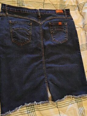 Alejandra 2XL Dark Wash Denim Midi Skirt - NWOT - Stretchy Ragged Hem